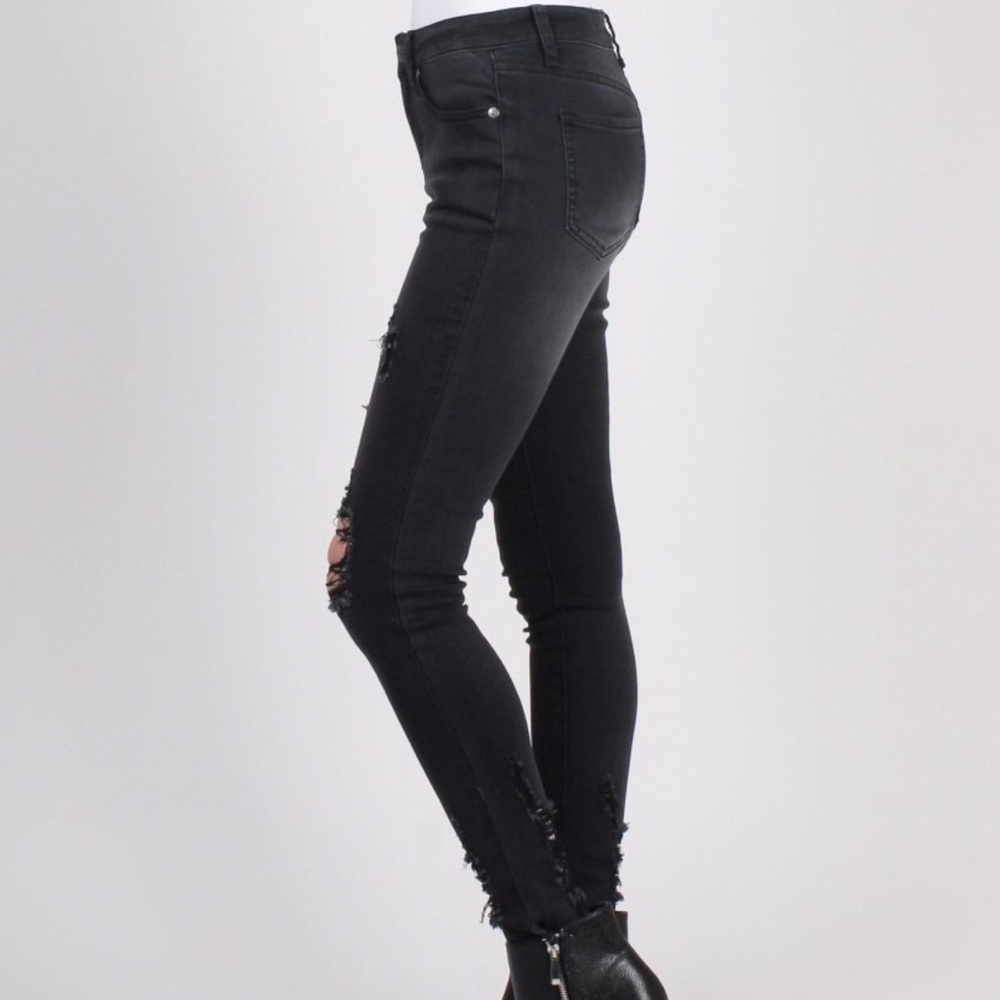 ➖LAST 1➖ Night Fade Mid Rise Skinny Jeans - Picture 2 of 4